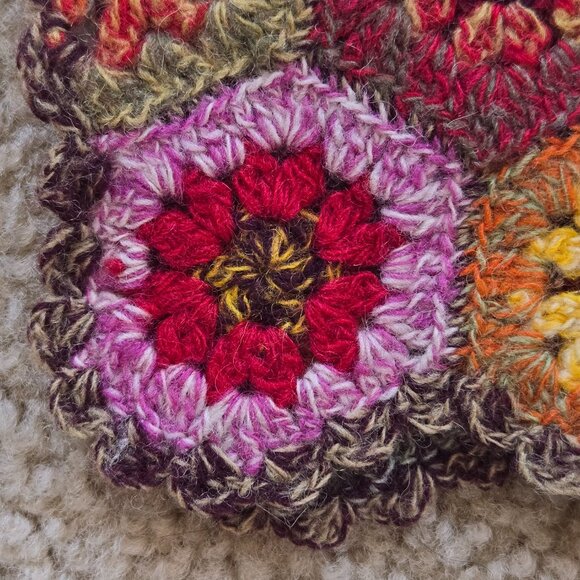 NWOT Crochet Flower WOOL Granny Scarf - Picture 5 of 14